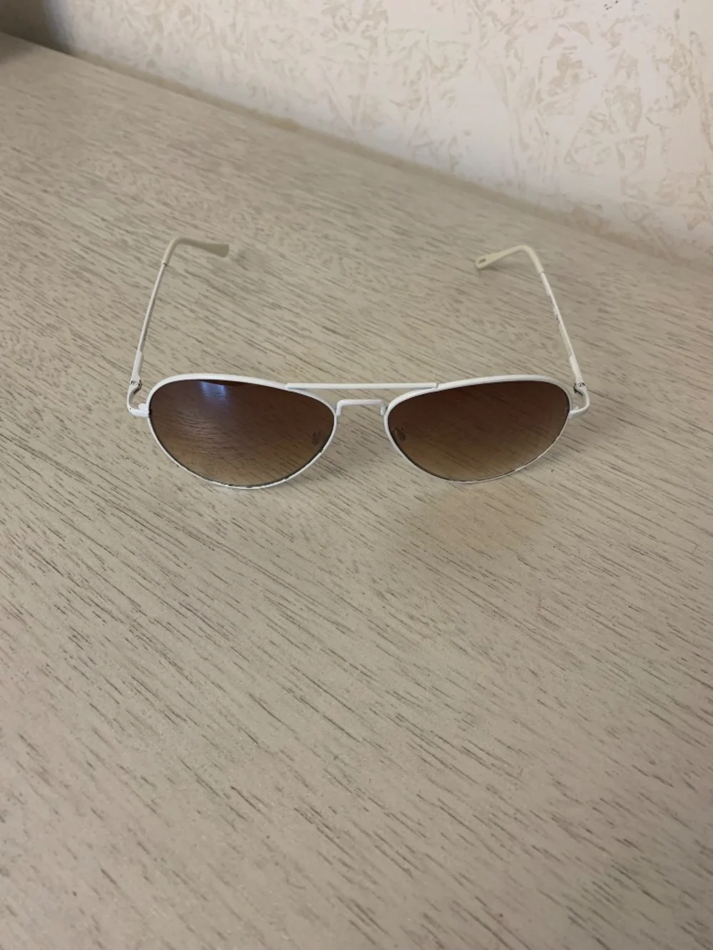 Women’s White-Framed Sunglasses